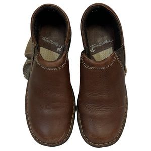 Thom McAn Ladies Brown Slip On Shoes Size 7 1/2 Worn Once